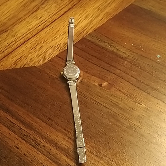 Women's watches - Picture 2 of 3